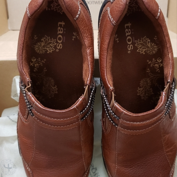 Taos Women's Shoes. Size 6.5-7 or European 37. Driving shoes. Loafers. - Picture 7 of 8